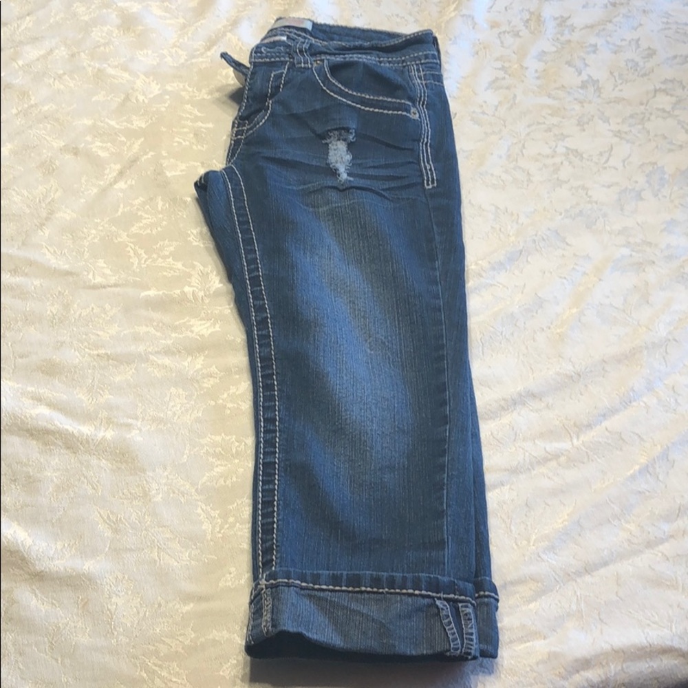 No Boundaries Cropped Jeans